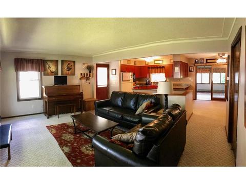 716 Olena Ave SE, Willmar, MN 56201 photo 5