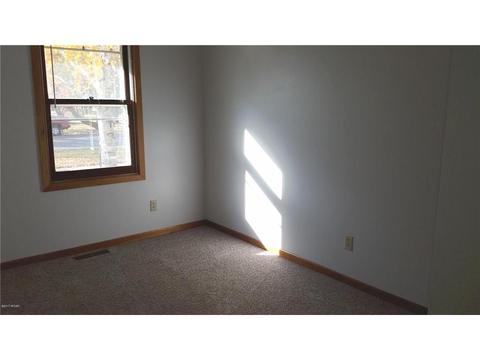 921 9 St SE, Willmar, MN 56201 photo 15