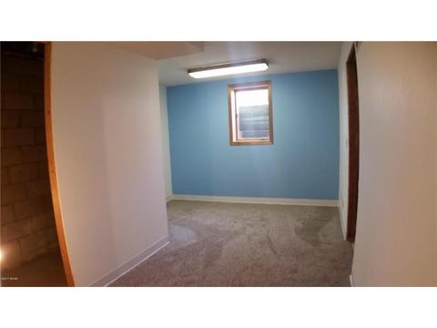 921 9 St SE, Willmar, MN 56201 photo 11