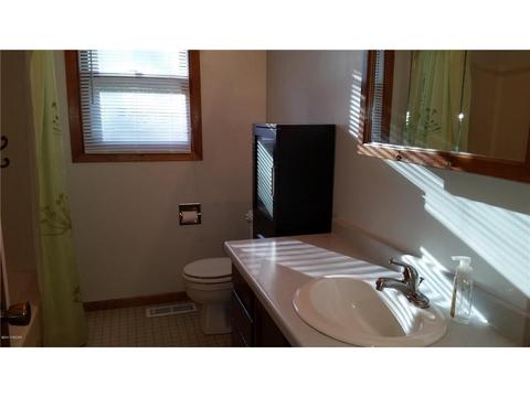 921 9 St SE, Willmar, MN 56201 photo 16
