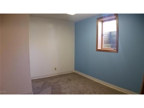 921 9 St SE, Willmar, MN 56201 photo 9