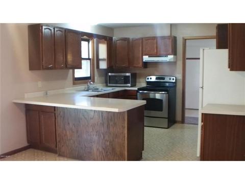 921 9 St SE, Willmar, MN 56201 photo 4