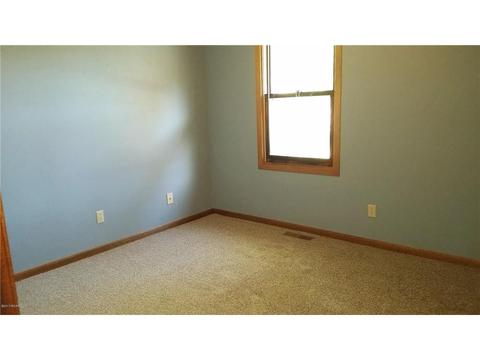 921 9 St SE, Willmar, MN 56201 photo 14