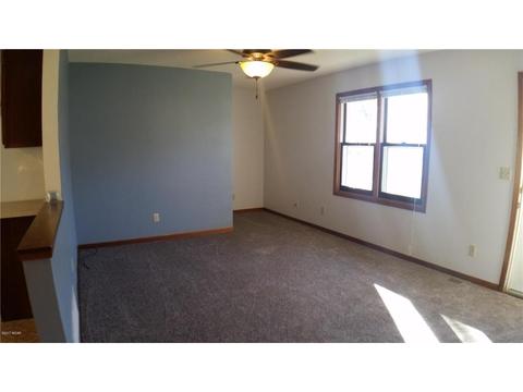 921 9 St SE, Willmar, MN 56201 photo 6