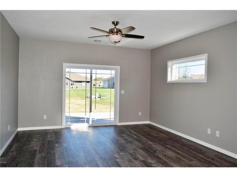 301 Brussels Ct, Marshall, MN 56258 photo 4