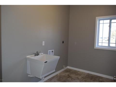 301 Brussels Ct, Marshall, MN 56258 photo 9