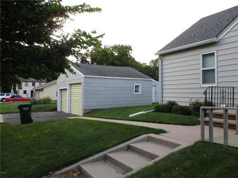 1124 3rd St SW, Willmar, MN 56201 photo 3