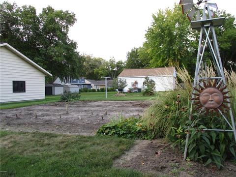 1124 3rd St SW, Willmar, MN 56201 photo 4