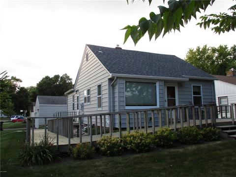 1124 3rd St SW, Willmar, MN 56201 photo 2
