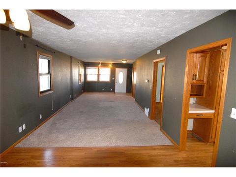 609 E Walnut Ave, Olivia, MN 56277 photo 12