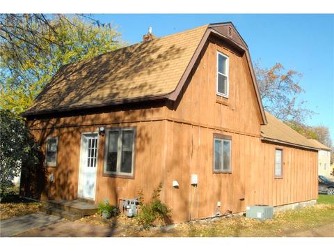 609 E Walnut Ave, Olivia, MN 56277 photo 3