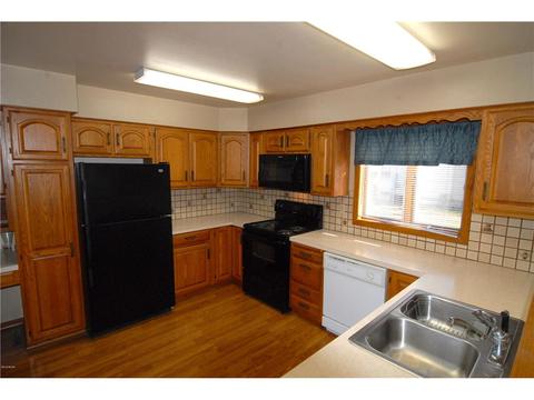 609 E Walnut Ave, Olivia, MN 56277 photo 11