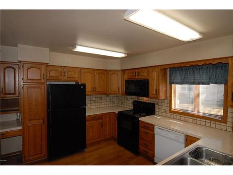 609 E Walnut Ave, Olivia, MN 56277 photo 6