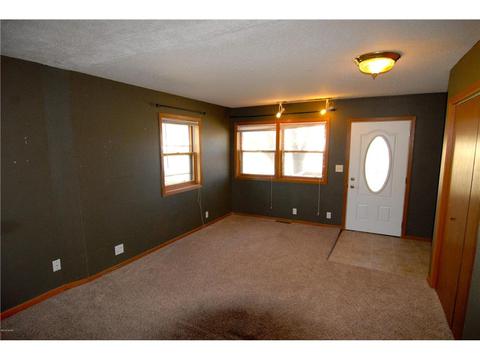 609 E Walnut Ave, Olivia, MN 56277 photo 14