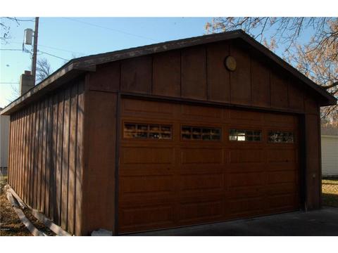 609 E Walnut Ave, Olivia, MN 56277 photo 5