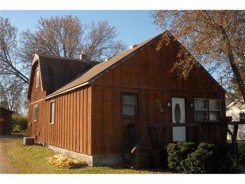 609 E Walnut Ave, Olivia, MN 56277 photo 2
