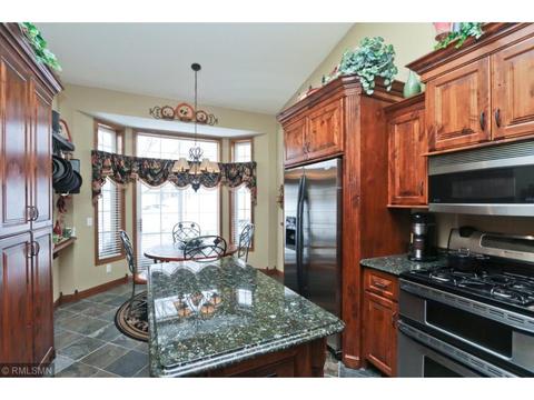3784 Burgundy Dr, Eagan, MN 55122 photo 4