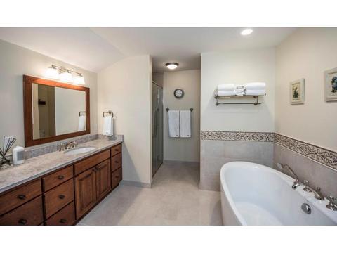 5501 River Bluff Dr, Bloomington, MN 55437 photo 12
