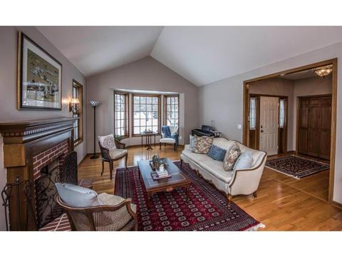 5501 River Bluff Dr, Bloomington, MN 55437 photo 2