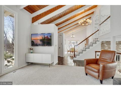 1640 Blackhawk Hills Rd, Eagan, MN 55122 photo 9