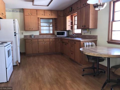 800 Brian St, Marshall, MN 56258 photo 4