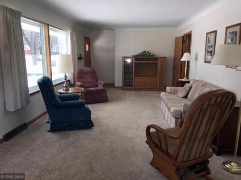 800 Brian St, Marshall, MN 56258 photo 3