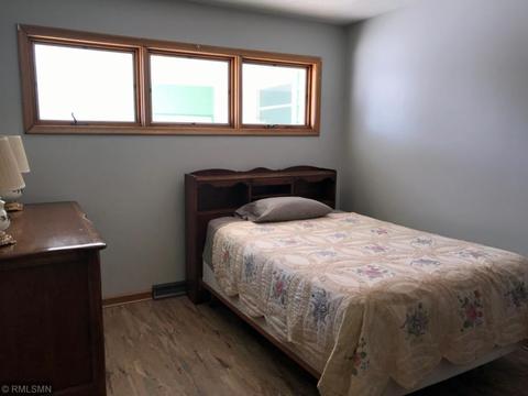 800 Brian St, Marshall, MN 56258 photo 9