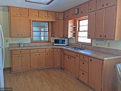 800 Brian St, Marshall, MN 56258 photo 5