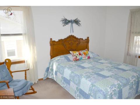 9009 Kell Ave S, Bloomington, MN 55437 photo 8