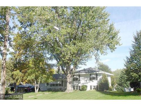 9009 Kell Ave S, Bloomington, MN 55437 photo 2