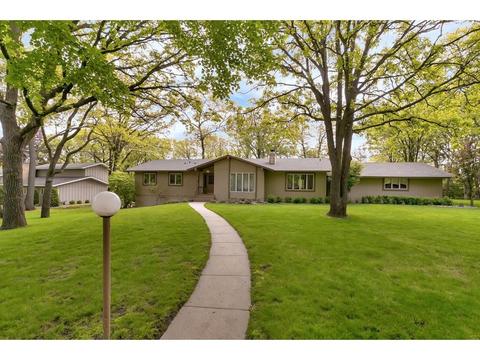 2012 Hillcrest Dr, Saint Cloud, MN 56303 photo 1