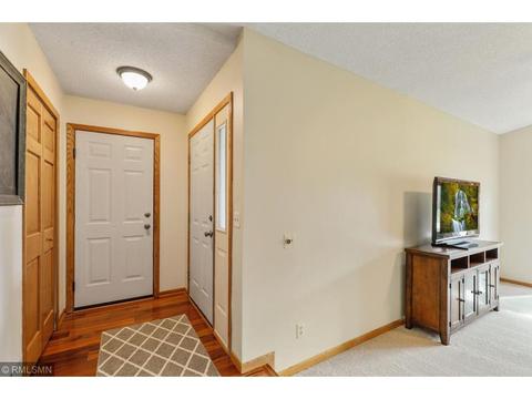 3809 Mill Run Ct, Eagan, MN 55123 photo 4
