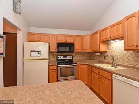 3440 Golfview Dr #325, Eagan, MN 55123 photo 8