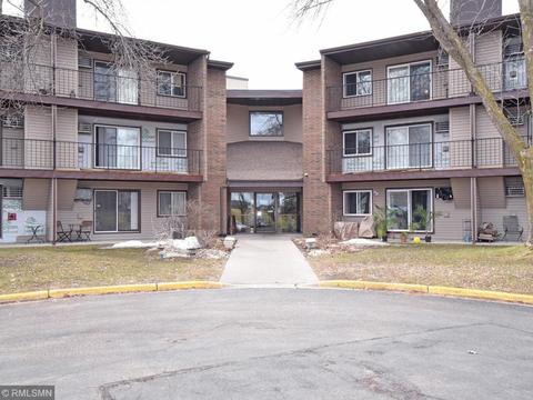 3440 Golfview Dr #325, Eagan, MN 55123 photo 1
