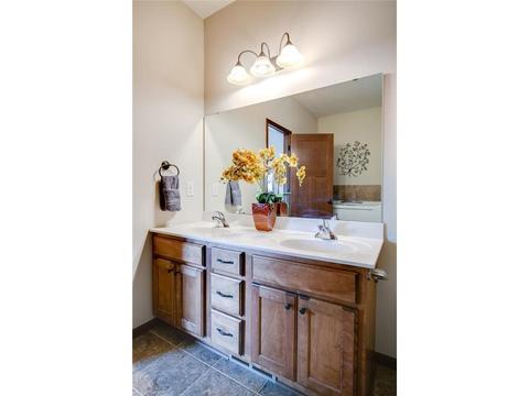 4915 Parkside Cir, Eagan, MN 55123 photo 24