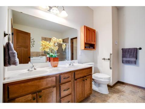 4915 Parkside Cir, Eagan, MN 55123 photo 23
