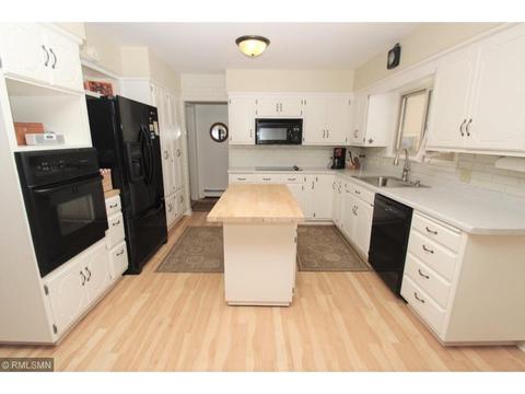 906 Spruce Dr, Saint Cloud, MN 56303 photo 3