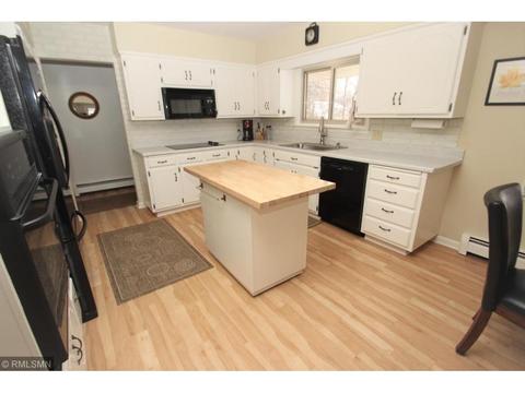 906 Spruce Dr, Saint Cloud, MN 56303 photo 2
