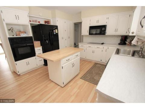 906 Spruce Dr, Saint Cloud, MN 56303 photo 4