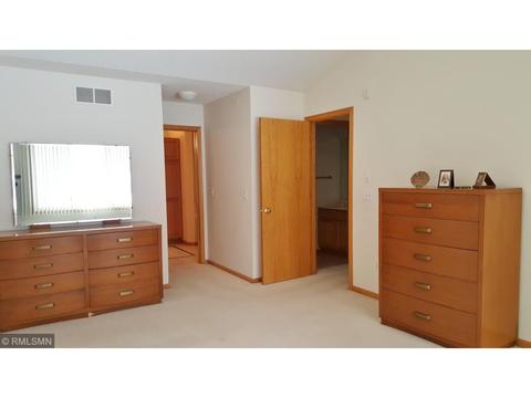 10256 Upton Pl, Bloomington, MN 55431 photo 15