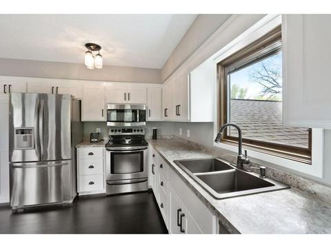 1627 Covington Ln, Eagan, MN 55122 photo 9
