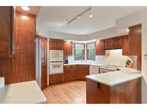 5316 River Bluff Curv, Bloomington, MN 55437 photo 5