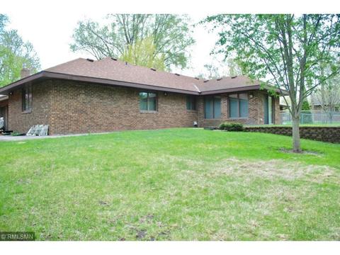 927 Forest Dr, Saint Cloud, MN 56303 photo 2