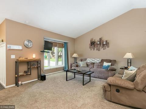 10497 Eagle St NW, Coon Rapids, MN 55433 photo 4
