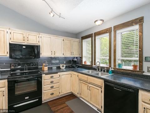 10497 Eagle St NW, Coon Rapids, MN 55433 photo 9