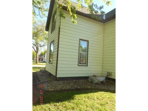 660 13th St, Windom, MN 56101 photo 4