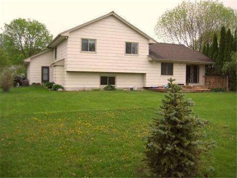 2183 Grimm Rd, Chaska, MN 55318 photo 4