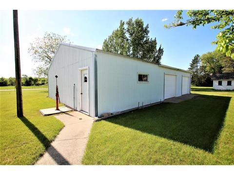 623 3rd St NE, Staples, MN 56479 photo 4