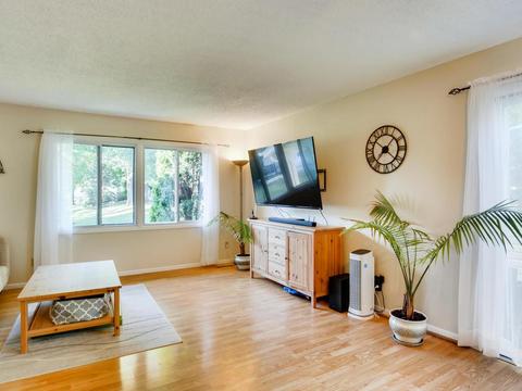 3820 Laurel Ct, Eagan, MN 55122 photo 9