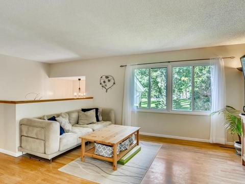 3820 Laurel Ct, Eagan, MN 55122 photo 4